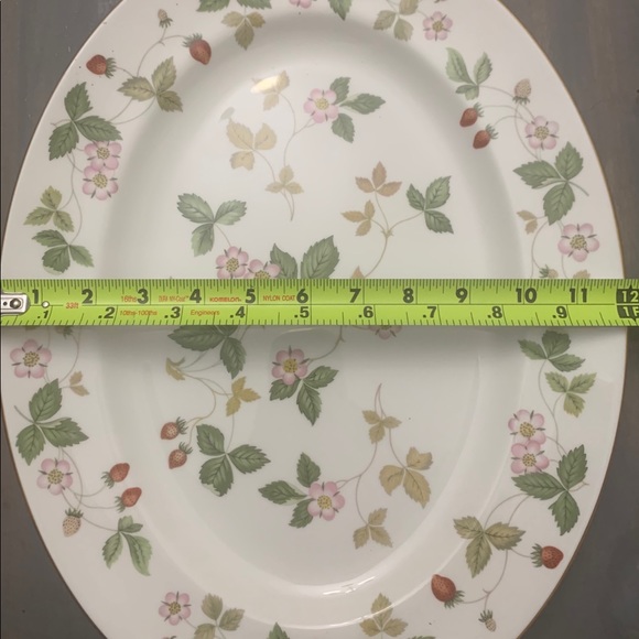 Wedgwood wild strawberry oval serving platter - Picture 5 of 6